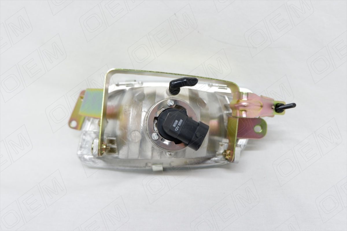 Фара противотуманная правая Mitsubishi Pajero 3 2000-2003 oem0193ptfpr O.E.M.