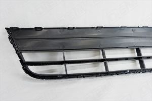 Решетка в бампер нижняя volkswagen tiguan с хром накладкой oem3711 O.E.M.