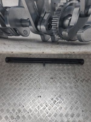 Б/у  64910CA010A0 Шторка (полка) багажника Toyota Avensis 2 (T250) (2003-2010) 2009 bu6ap2375108 Б/У запчасти
