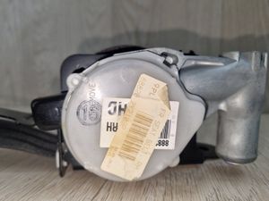 Б/у  888202Y210 Ремень безопасности Hyundai ix35     Перед. Прав. Ремень безопасности передний правы by6j30555 Б/У запчасти