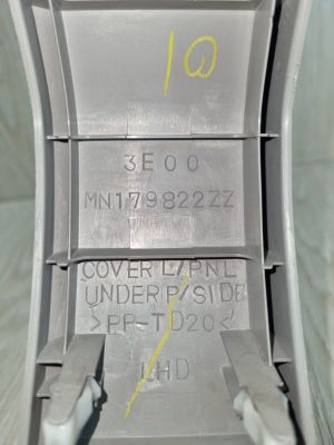Б/у  MN179822ZZ Накладка торпедо Mitsubishi L200      Прав. Накладка торпедо правая Mitsubishi L200 by6j33382 Б/У запчасти