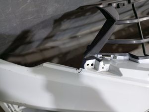Б/у  8450040054 Бампер передний Lada Vesta       ПОСЛЕ 2022 ГОДА, НЕБОЛЬШИЕ НАДРЫВЫ, ЦАРАПИНЫ bu4a95724 Б/У запчасти