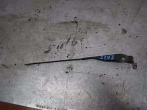 Б/у  2103520506501 Поводок дворника ВАЗ 2107 1998  2103  Перед. Прав. bu1a32486 Б/У запчасти