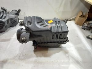 Б/У 2811011R100 Корпус воздушного фильтра для Hyundai Solaris 2010-2017, Hyundai Veloster 2011-2017, by8f2100887 Б/У запчасти