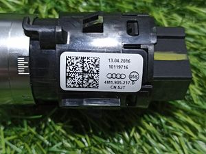 Б/у  4m1905217d Кнопка запуска двигателя Audi Q7 (4M) 2015-2025 Оригинал, кнопка запуска двигателя, by8jap0014185668 Б/У запчасти