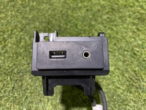 Б/у  7p5971086l Гнездо AUX / USB IN Porsche Cayenne (92A  958) 2010-2017 Оригинал блок разъем аукс ю by8jap0015591862 Б/У запчасти
