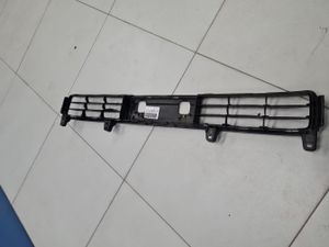 Б/у   5311260110 Решётка в бампер центральная для Toyota Land Cruiser 200 2008- by1a338847 Б/У запчасти