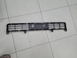 Б/у   5311260110 Решётка в бампер центральная для Toyota Land Cruiser 200 2008- by1a338847 Б/У запчасти