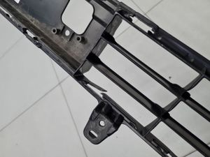 Б/у   5311260110 Решётка в бампер центральная для Toyota Land Cruiser 200 2008- by1a338847 Б/У запчасти