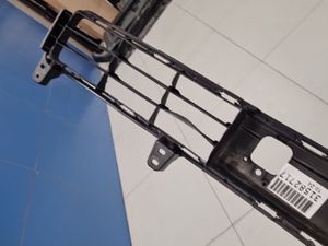 Б/у   5311260110 Решётка в бампер центральная для Toyota Land Cruiser 200 2008- by1a338847 Б/У запчасти