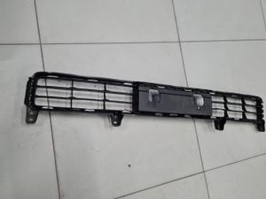 Б/у   5311260110 Решётка в бампер центральная для Toyota Land Cruiser 200 2008- by1a338847 Б/У запчасти