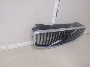 Б/у  31425535 Решетка радиатора Volvo XC60 2017> Потертость . Царапины . Трещинa
дефект хрома  внутр by8g831591 Б/У запчасти