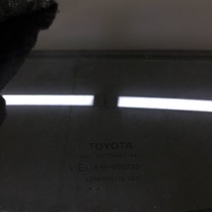 Б/у  627100R120 Стекло кузовное глухое правое Toyota Rav 4 XA50 2018> Оригинал. 2019 год.  внутренни by1h573872 Б/У запчасти