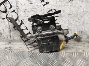 Б/у  791103E000 Петля капота левая Kia Sorento 1 (2002-2011) 2014 bu6ap945911 Б/У запчасти
