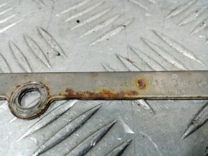 Б/у  057253099F  Стопорная пластины выпускного коллектора         (Состояние: Отличное) by5c00586317 Б/У запчасти