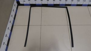 Б/у  6814205070 Уплотнитель стекла двери TOYOTA Avensis II 2003-2008 ЗАДНИЙ ПРАВЫЙ by7a389940 Б/У запчасти